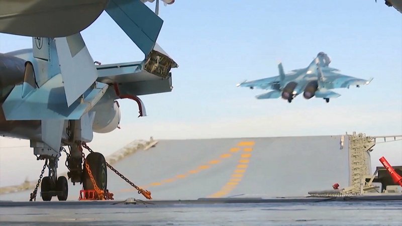 Взлет f-35 с палубы
