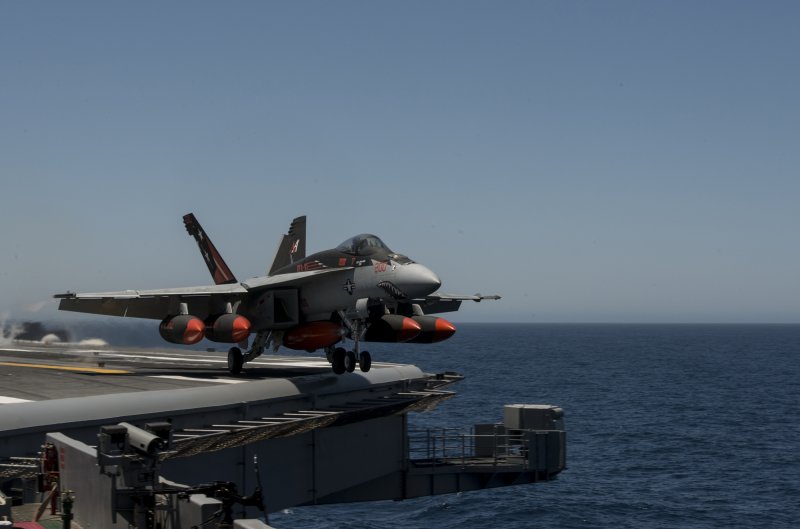 F/A-18 Hornet взлет