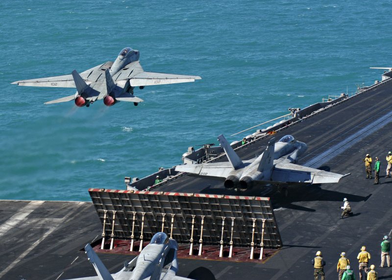 F-14 Tomcat на палубе