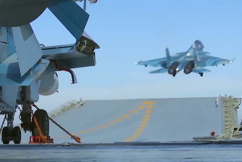 F/A-18 super Hornet на авианосце взлёт