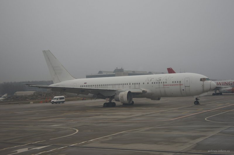 737 Боинг Corendon