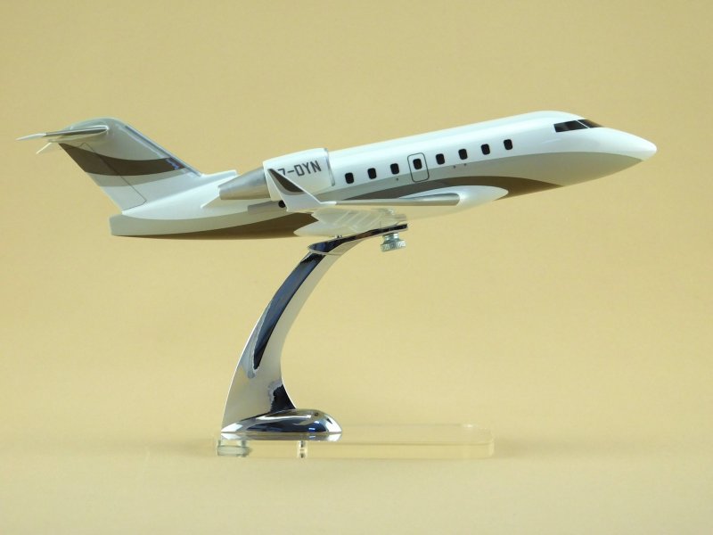 Самолет Bombardier Challenger 604