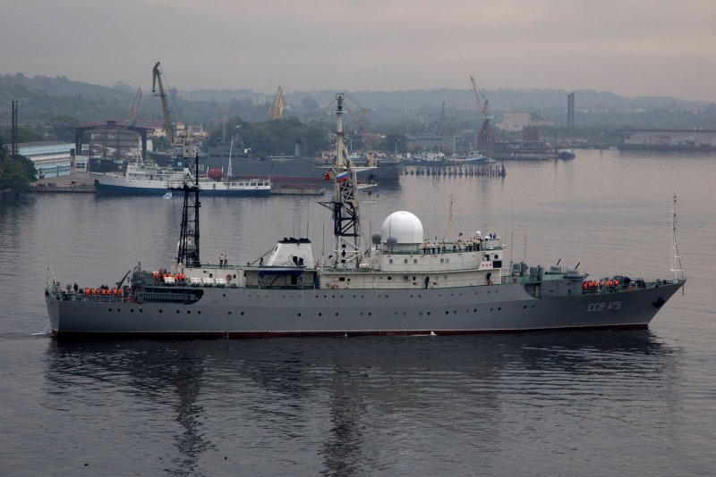 Разведывательный корабль ВМФ России «Виктор Леонов»