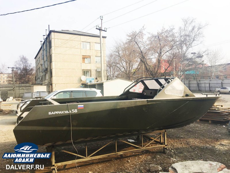 Barracuda 700 лодка