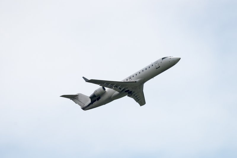 Бомбардир CRJ 100/200