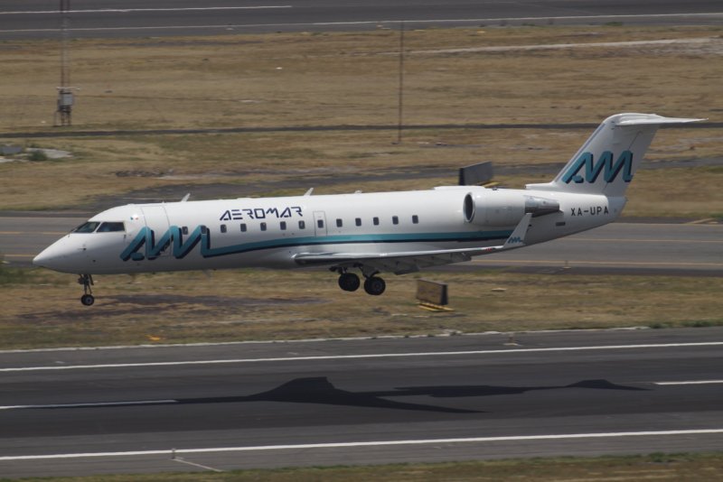 Бомбардье CRJ-100/200