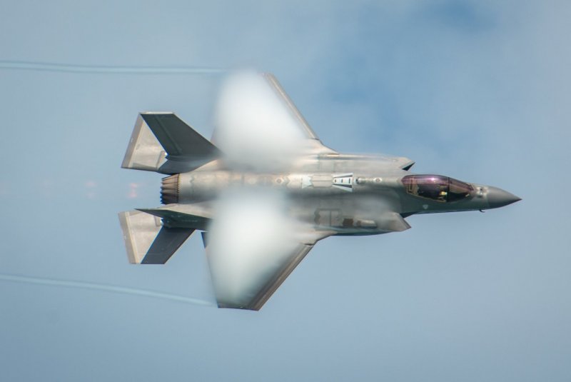 Истребитель пятого поколения f-35 Lightning II