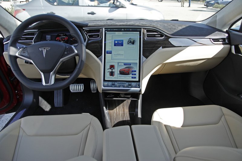 Tesla model s салон