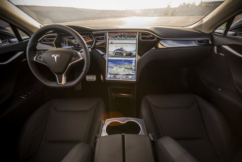 Tesla model s салон