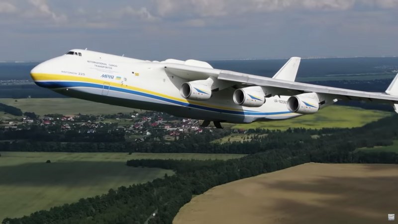 АН 225 Мрия против Руслан