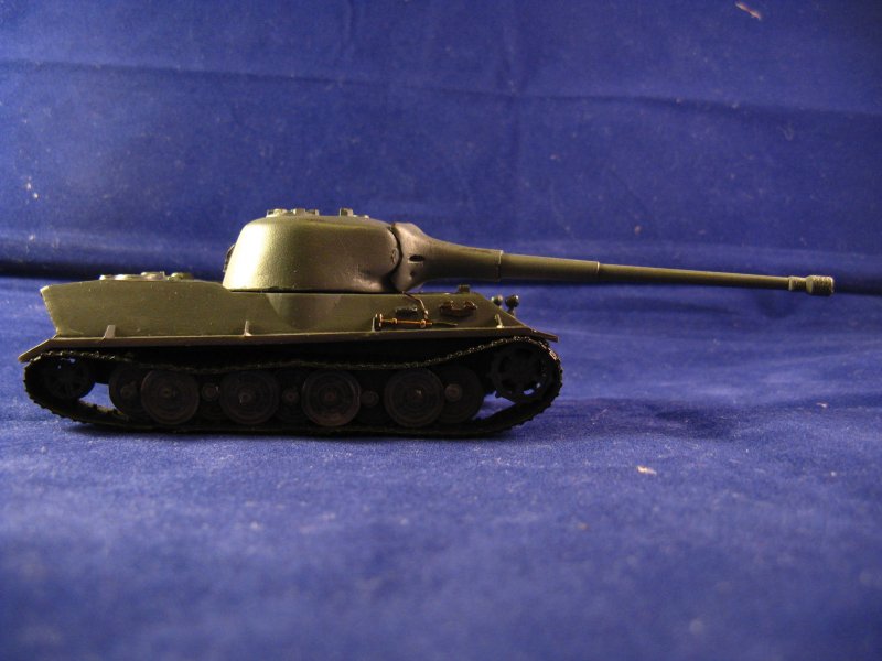 Lowe танк Amusing Hobby
