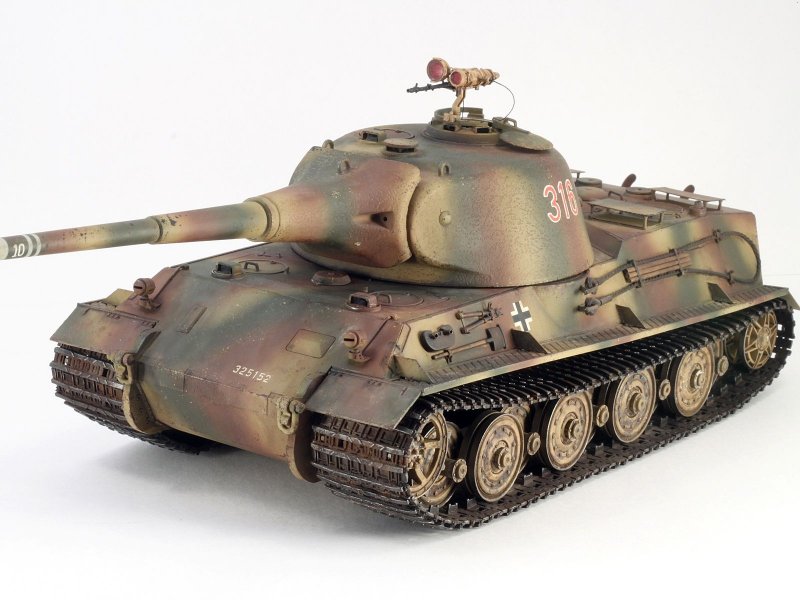 35a005 Amusing Hobby 1/35 танк Panzerkampfwagen VII "Lowe"