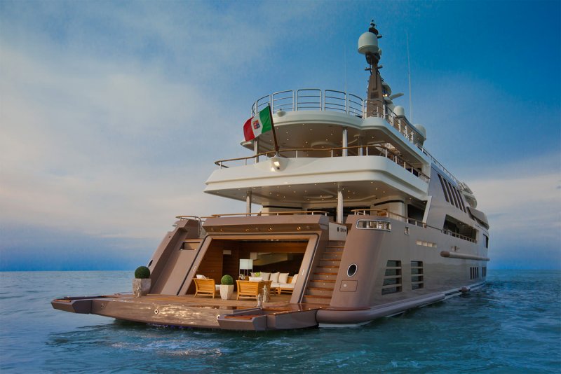 Яхта CRN-52m-Exterior-
