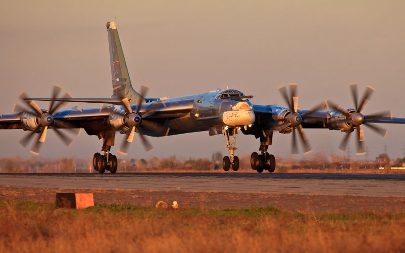 Стратегический бомбардировщик ту-95мс