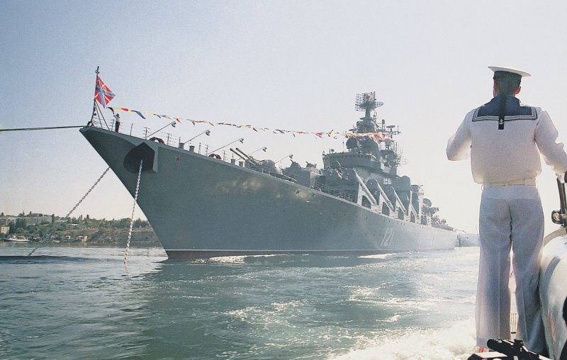 Военные моряки на корабле