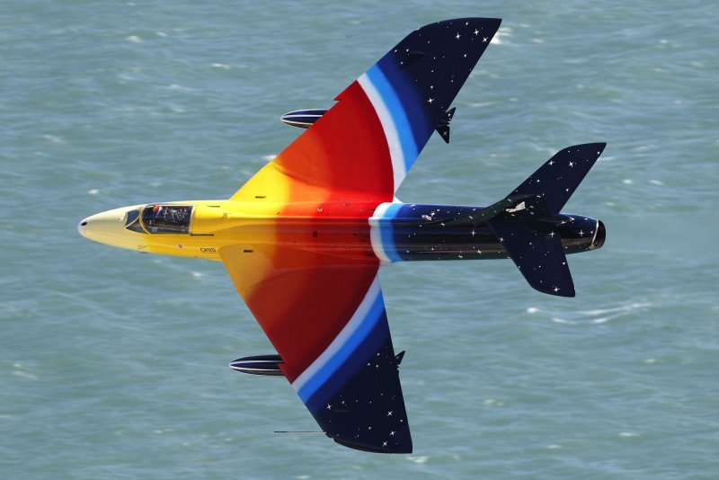 Hawker Hunter красный
