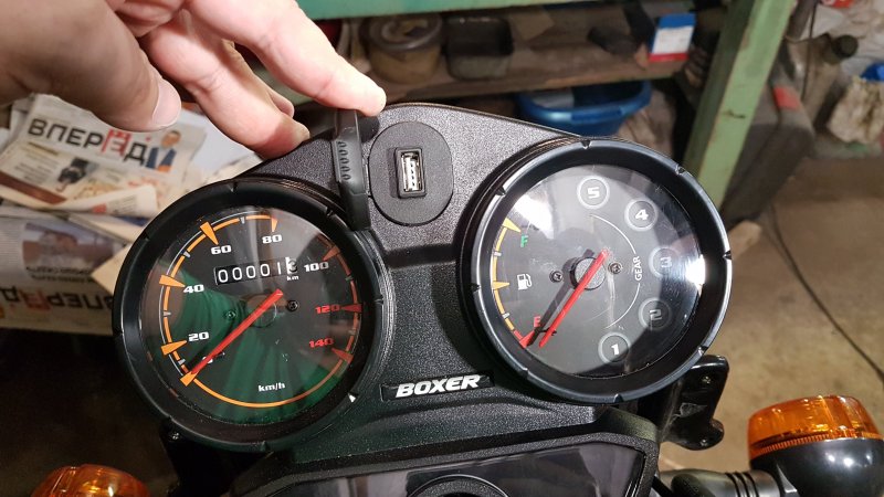 Bajaj Boxer 150 приборная панель