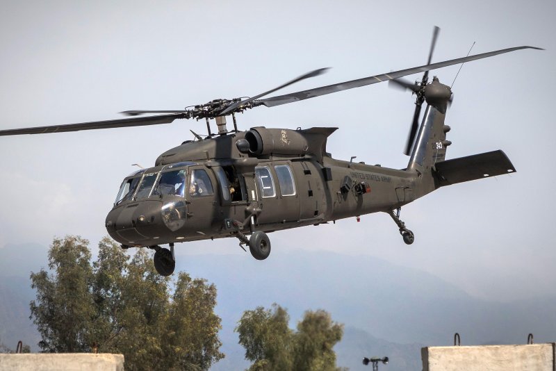 Вертолёт uh-60 Black Hawk