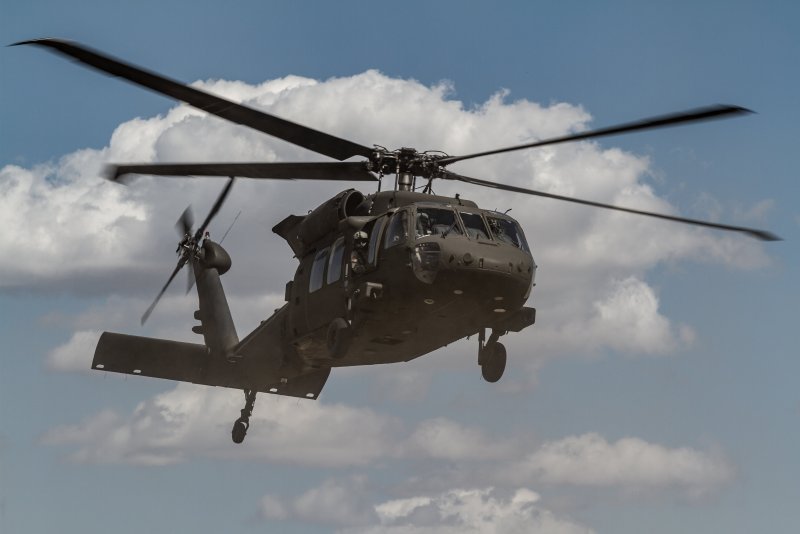 Вертолёт uh-60 Black Hawk