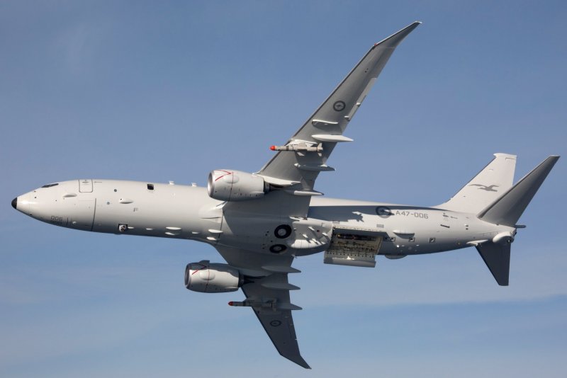 Самолет p-8