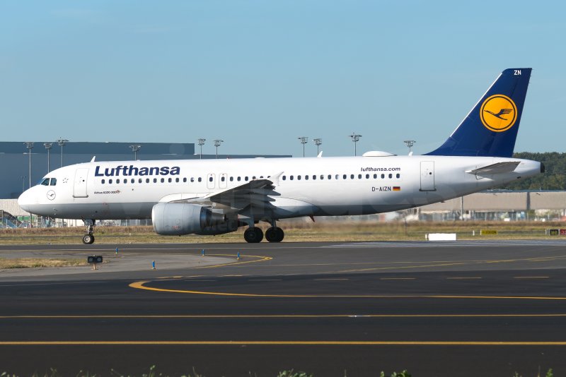 Самолет Airbus a320-200