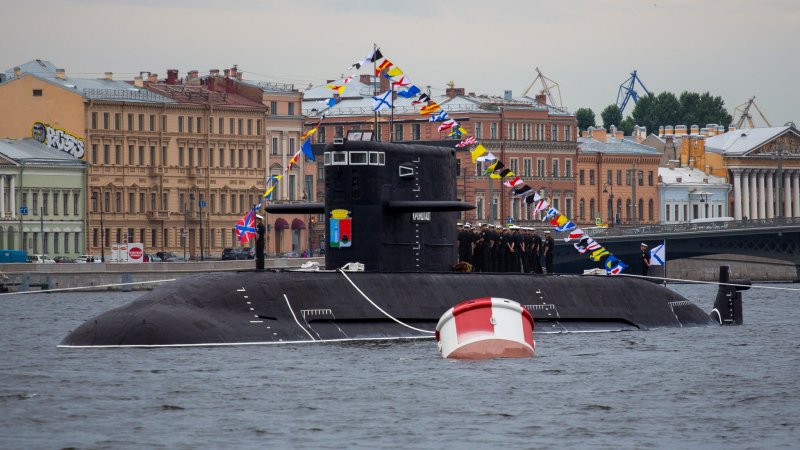 Дизель электрическая подводная лодка Кронштадт проект 677 Лада