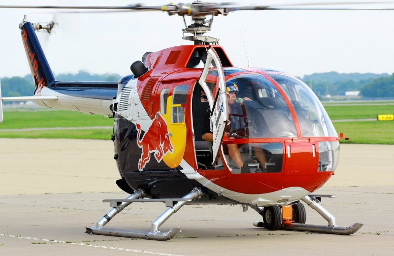 Bo 105 Red bull