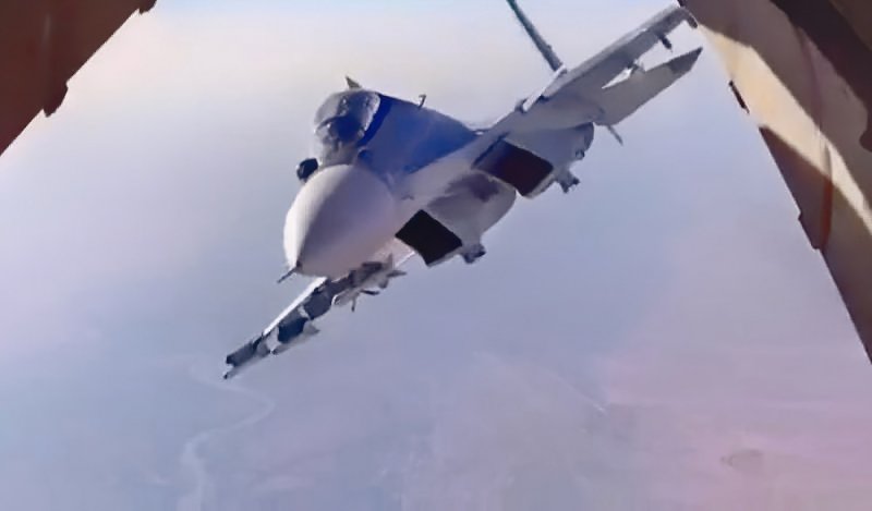 Су-30см заглянул в ил-76