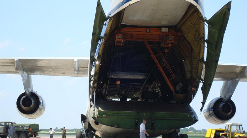 АН-124 рампа