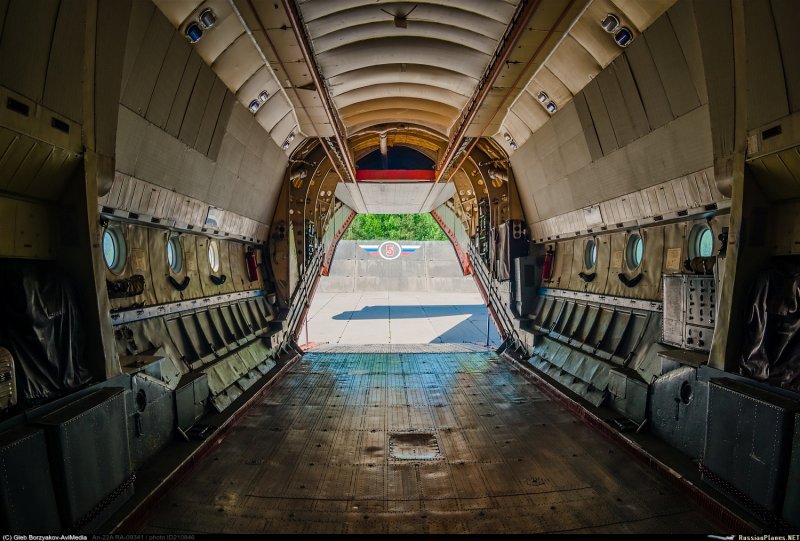 АН-22 Антей грузовая кабина