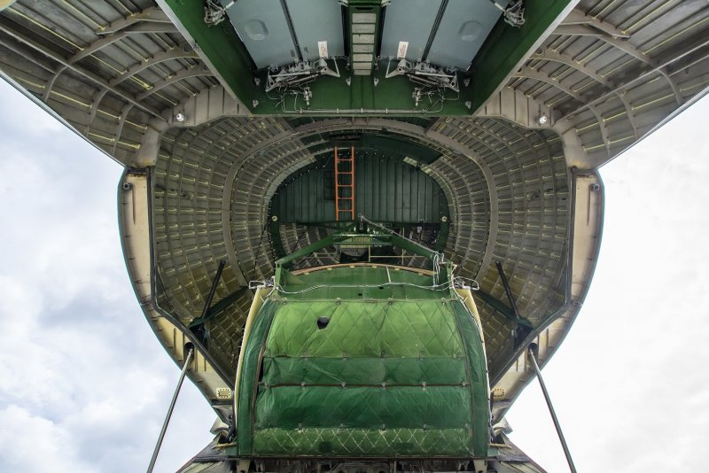 АН-124 грузовой отсек