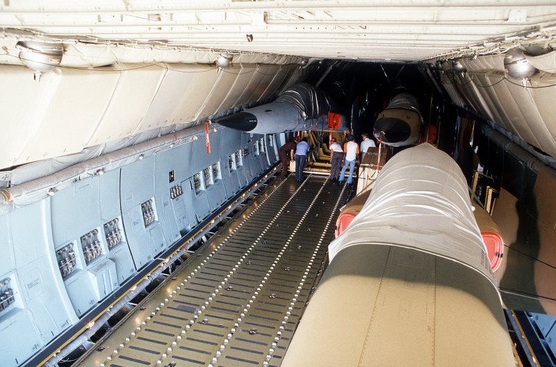 C-130 Hercules грузовой отсек