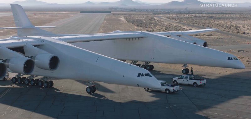 Двухфюзеляжный самолет Stratolaunch