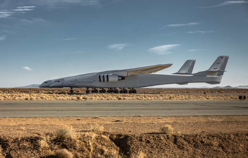 Stratolaunch Systems самолет