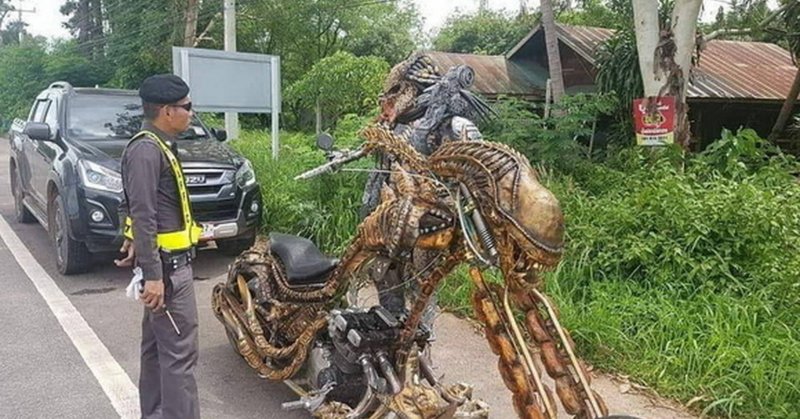Байк в форме чужого