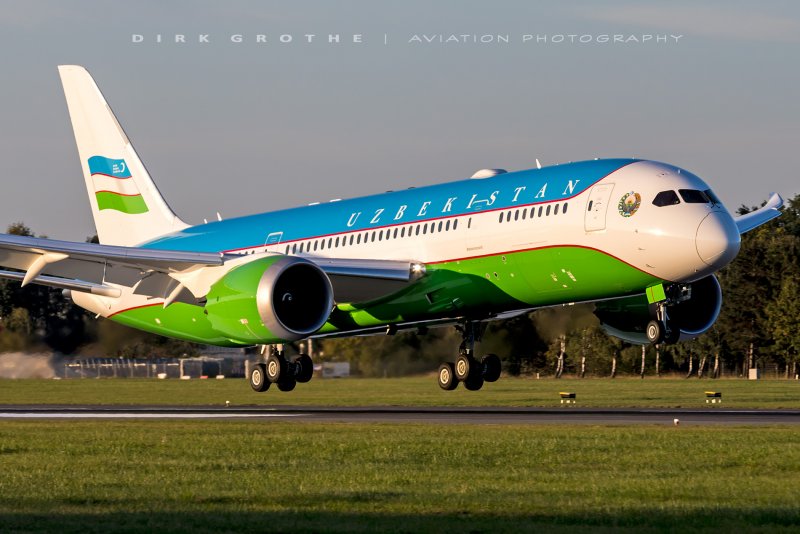 Самолет Uzbekistan Airways
