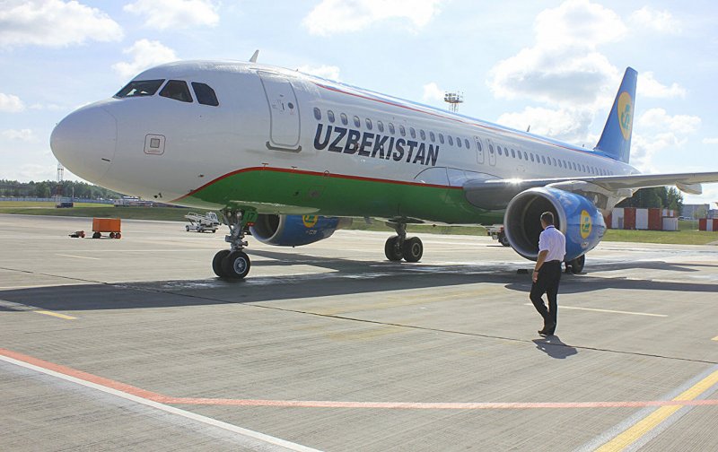 Самолет Uzbekistan Airways
