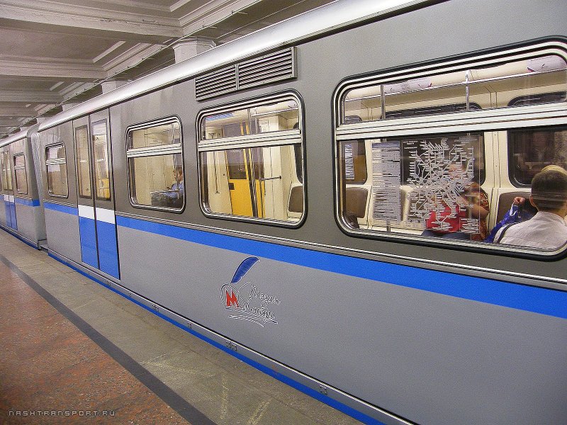 Русич вагон метро сбоку