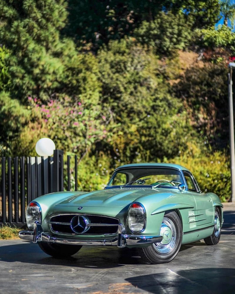Old Green Mercedes 300sl