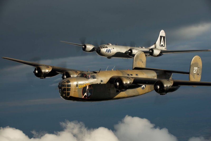 B24 самолет