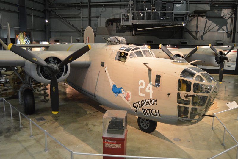 Consolidated b-24 Liberator фото