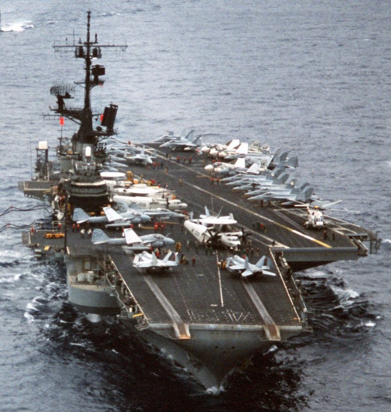 Авианосец Coral Sea