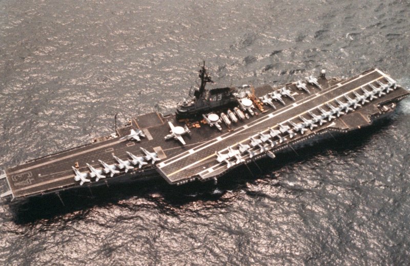 Авианосец Coral Sea