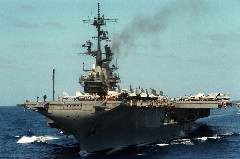 Авианосец Coral Sea