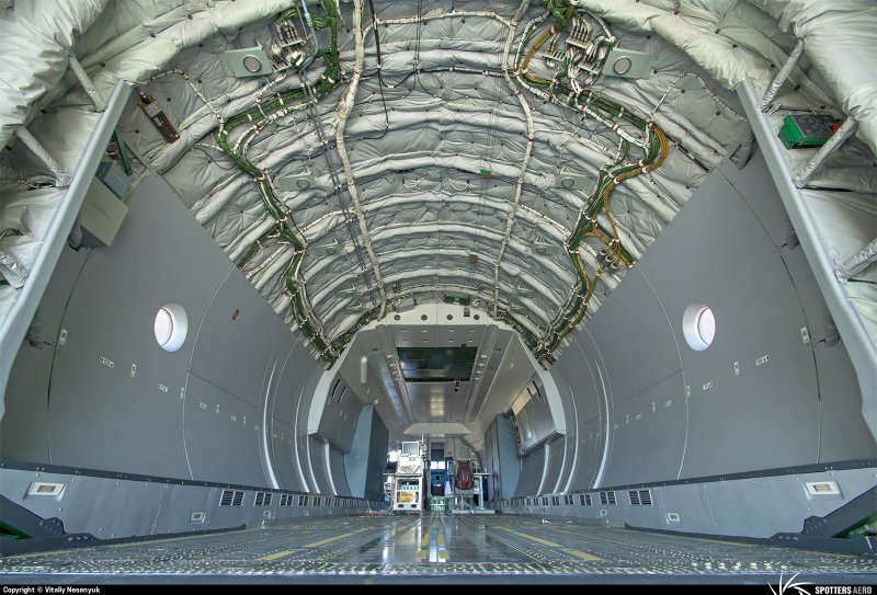 АН-178 грузовая кабина