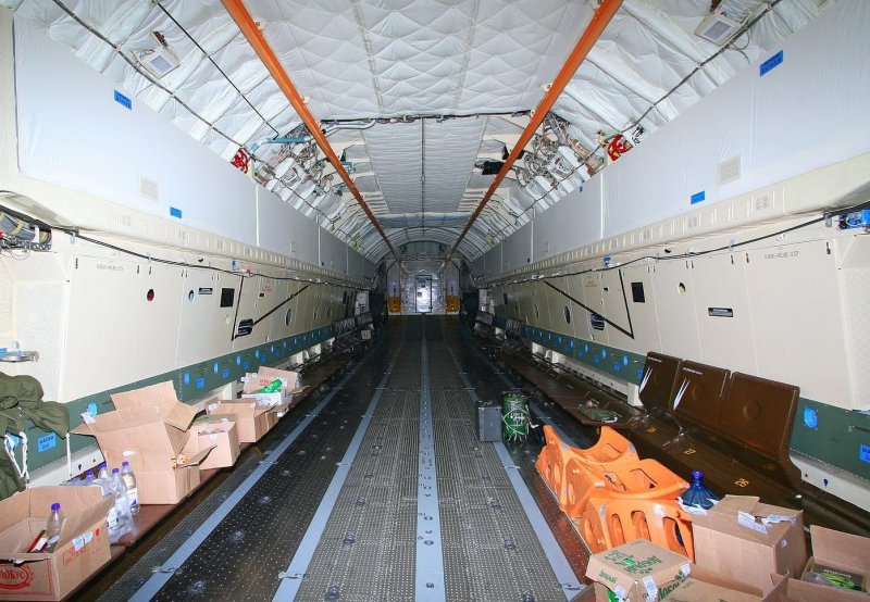 Ил-76 грузовой отсек