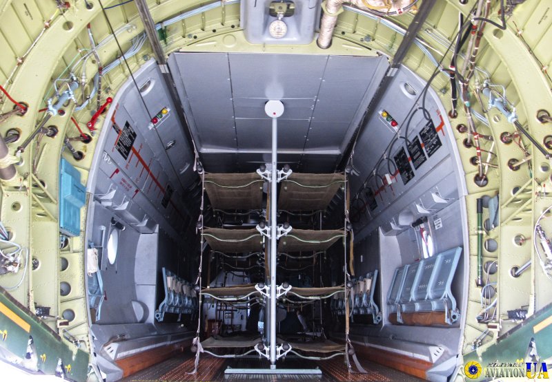 АН 72 грузовой отсек