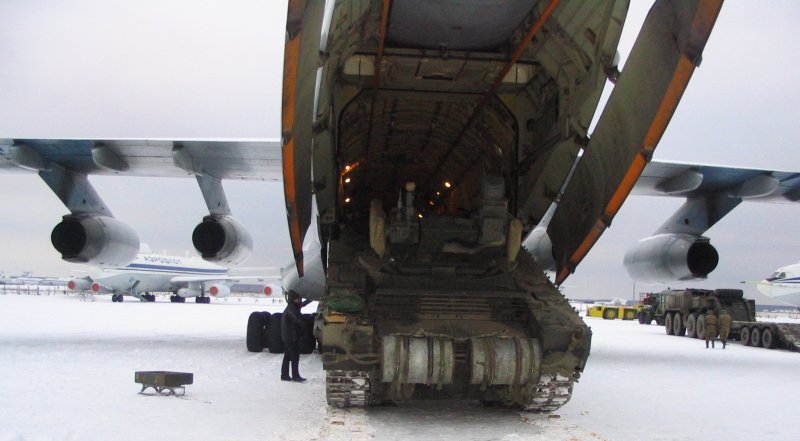 Ил-76 грузовой отсек