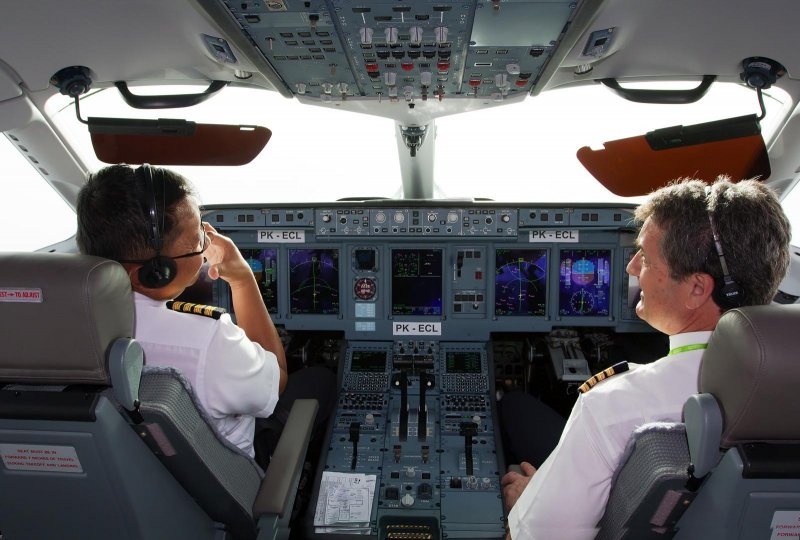 Sukhoi Superjet 100 салон кабина