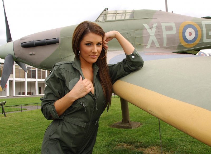 Lucy Pinder самолет